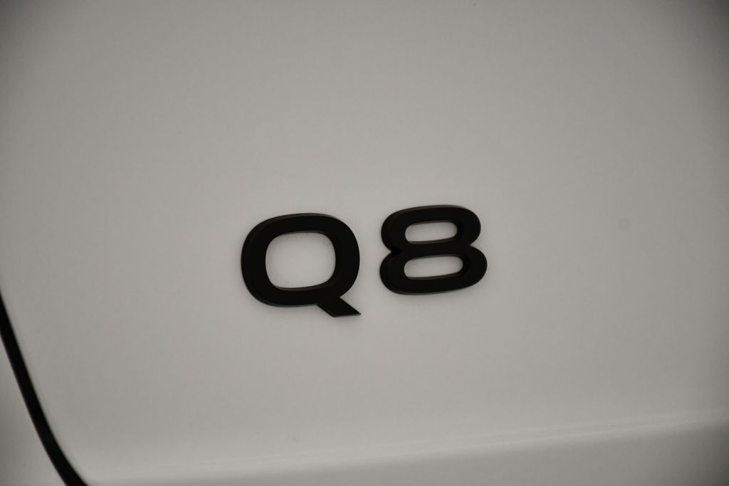 Thumbnail: 2026 Audi Q8 - 9