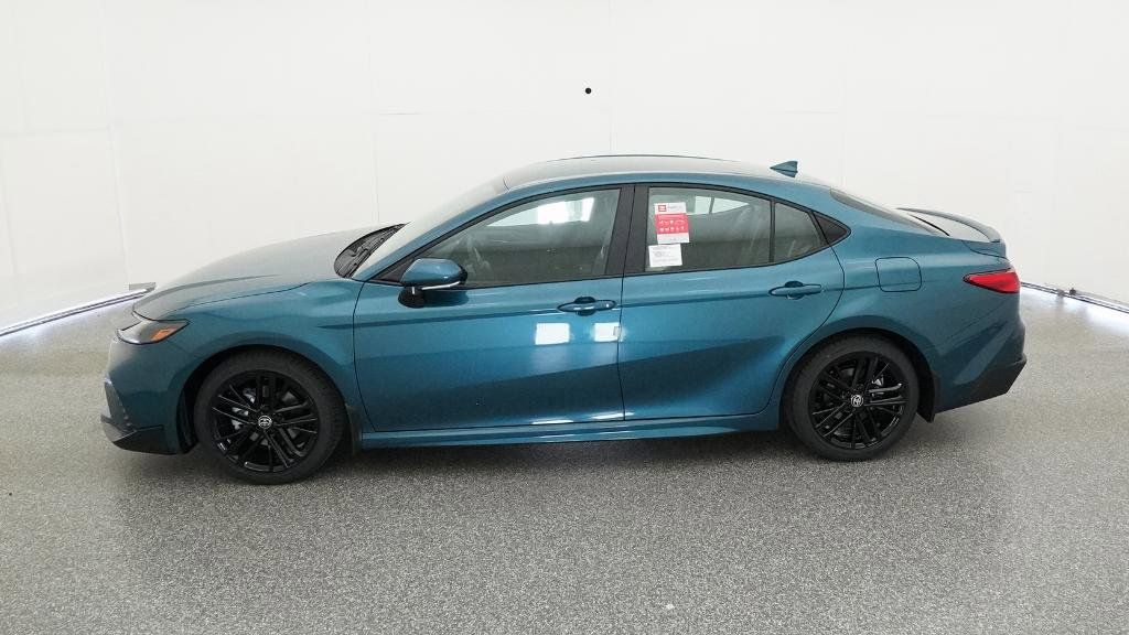 2025 Toyota Camry SE 29
