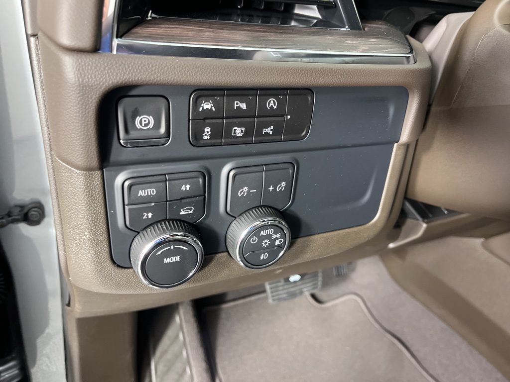 Thumbnail: 2025 Chevrolet Tahoe - 30