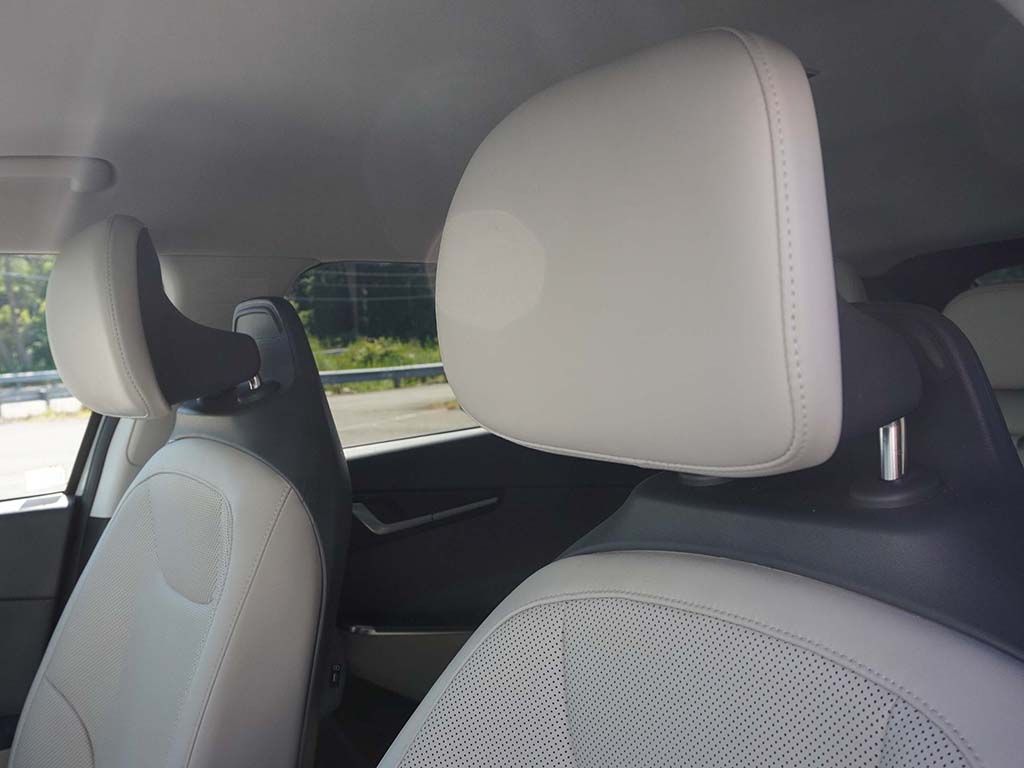 Used 2024 White Kia Wind image 26
