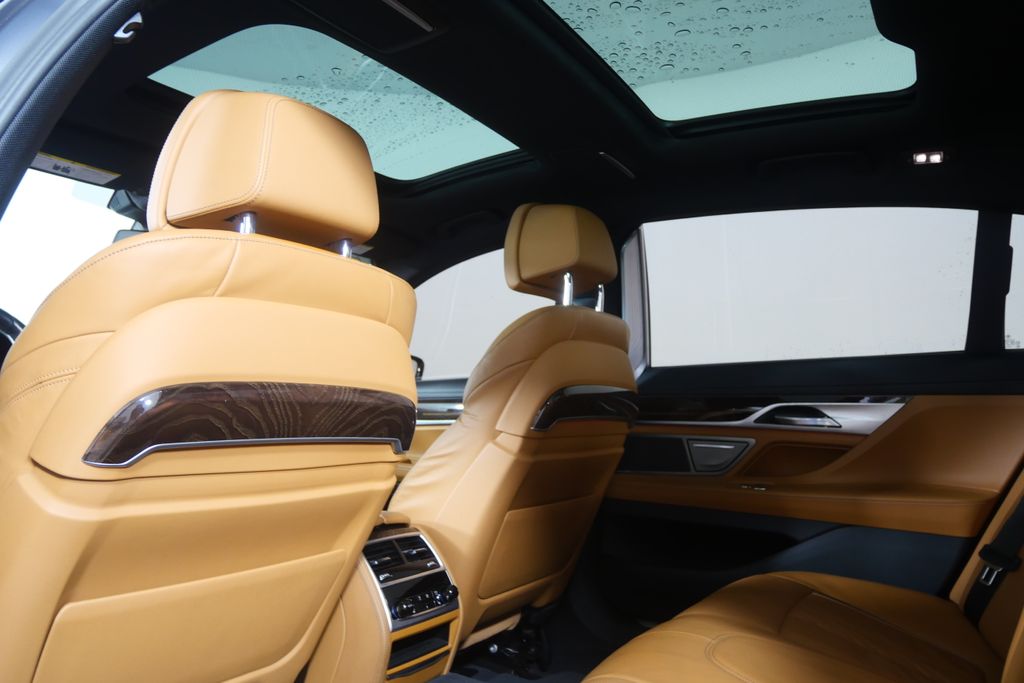Thumbnail: 2022 BMW 7 Series - 17