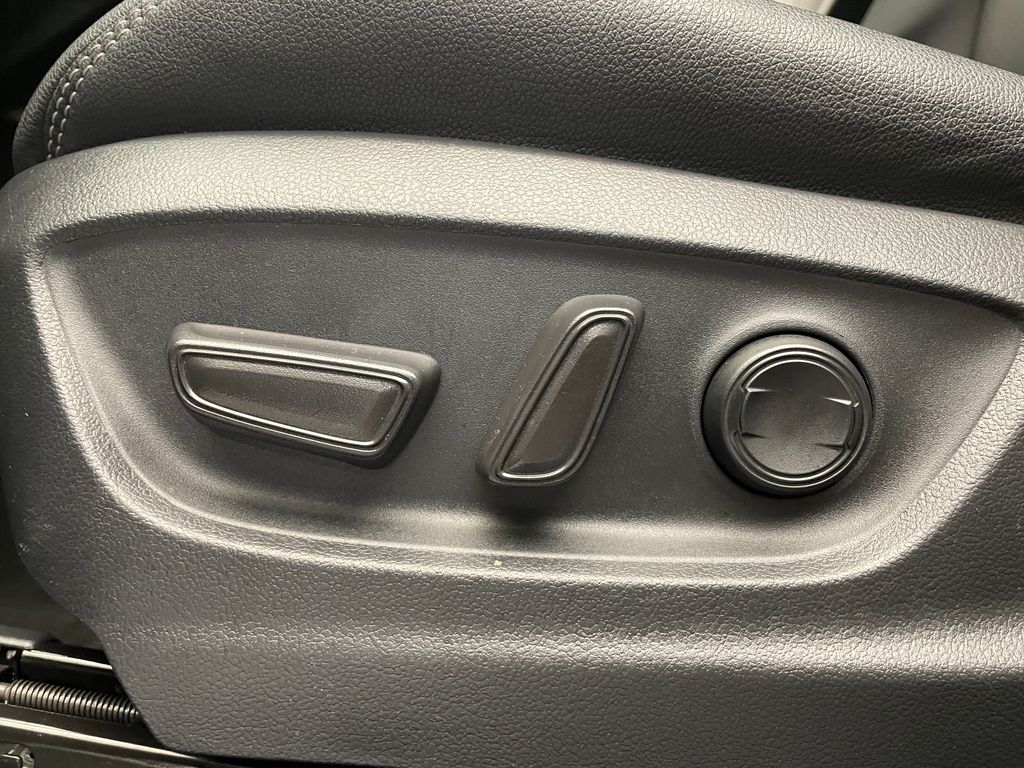 2024 Toyota Corolla Cross XLE 14