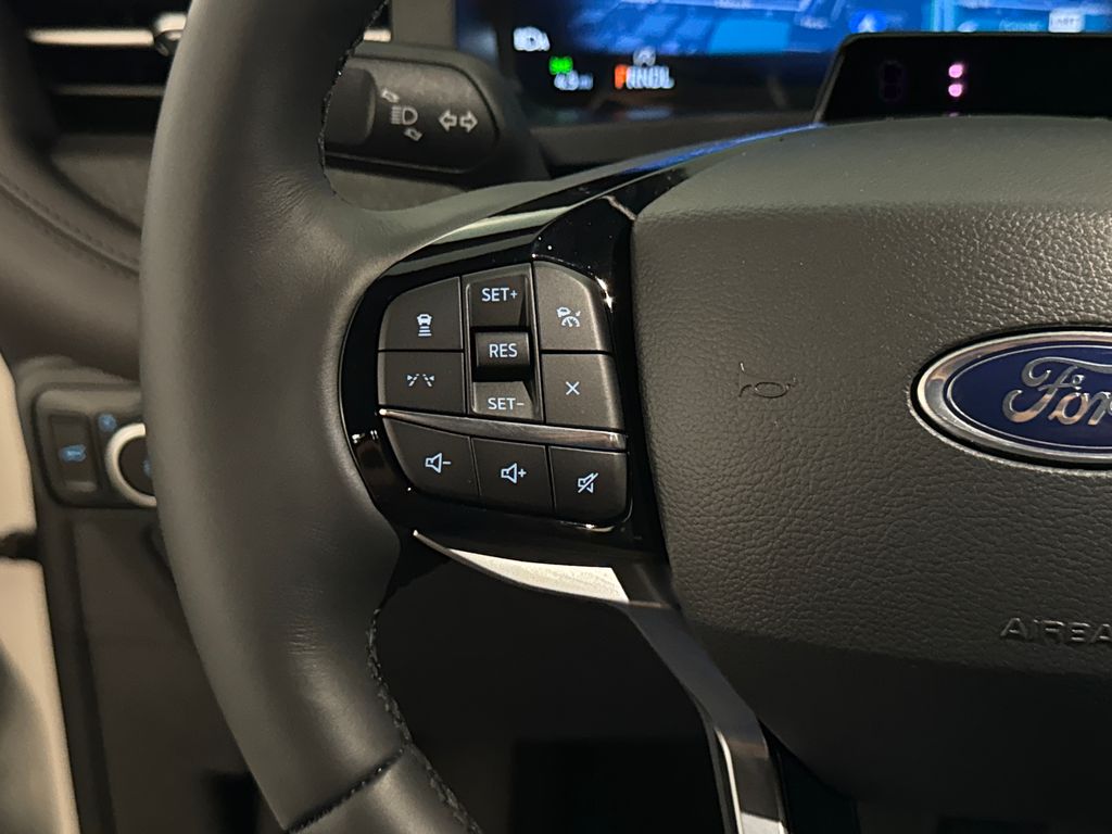New 2026 White Ford Platinum image 37