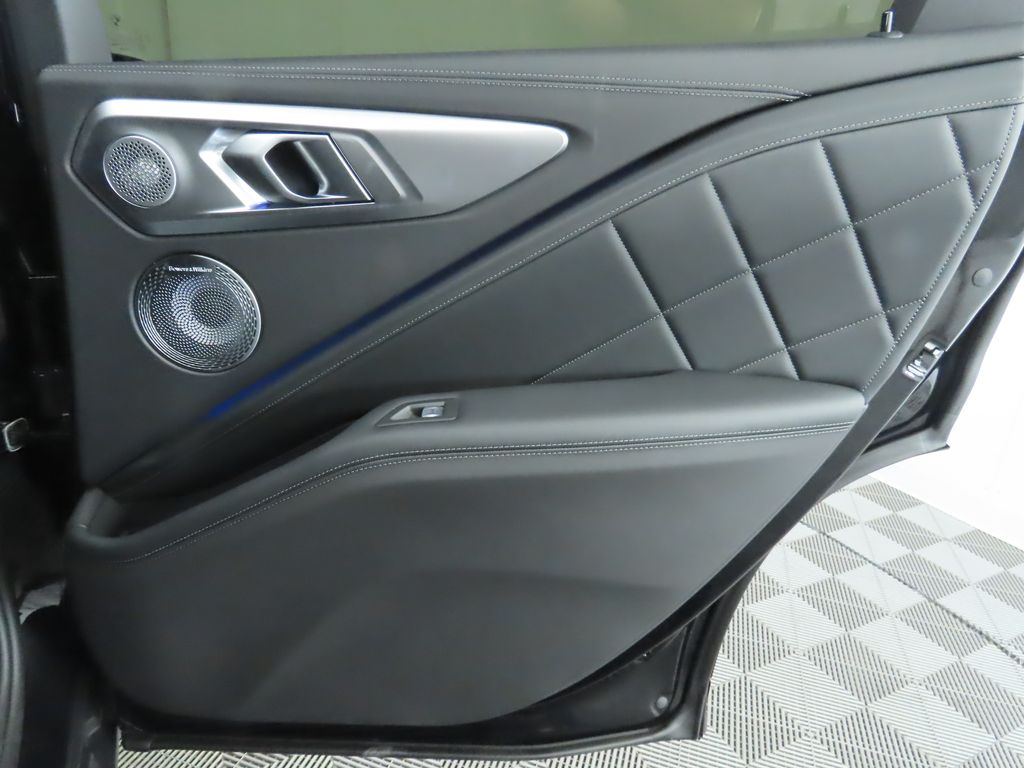 2025 BMW XM  27