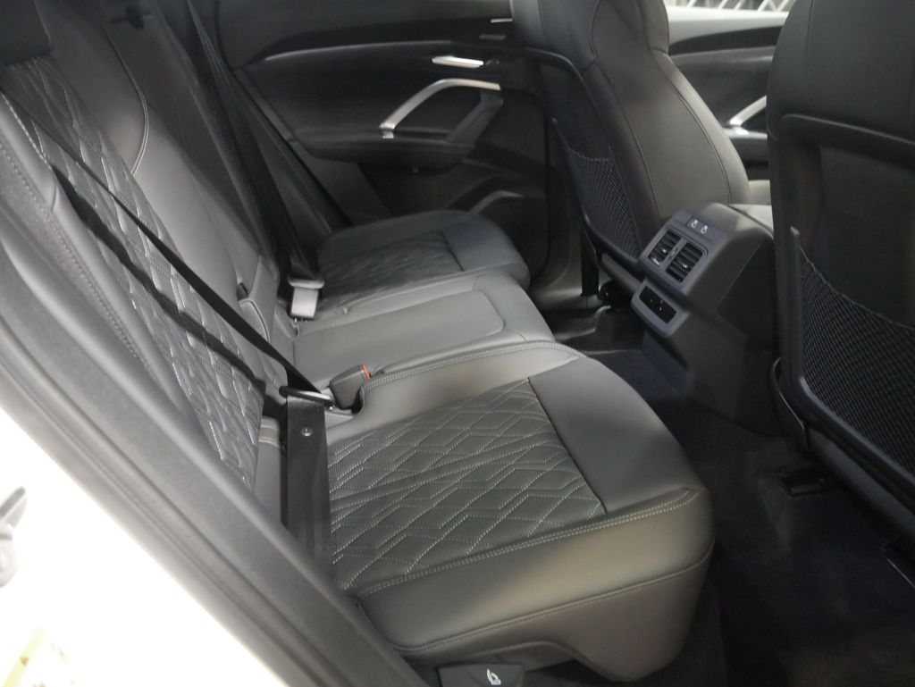 Thumbnail: 2026 Audi SQ5 - 24