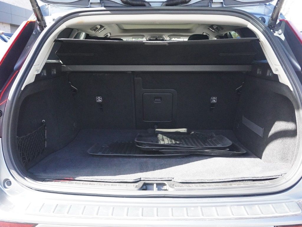 Used 2020 Gray Volvo T5 image 22