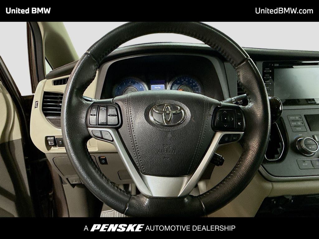 Thumbnail: 2020 Toyota Sienna - 6