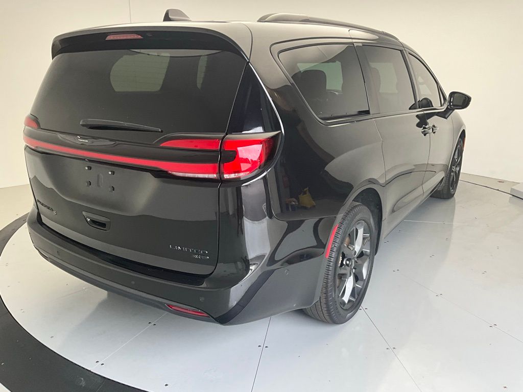 2023 Chrysler Pacifica Limited 3