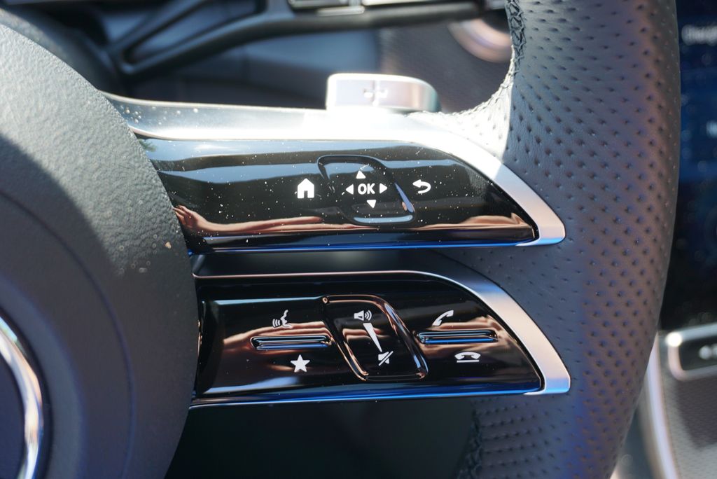 Thumbnail: 2025 Mercedes-Benz GLC - 28