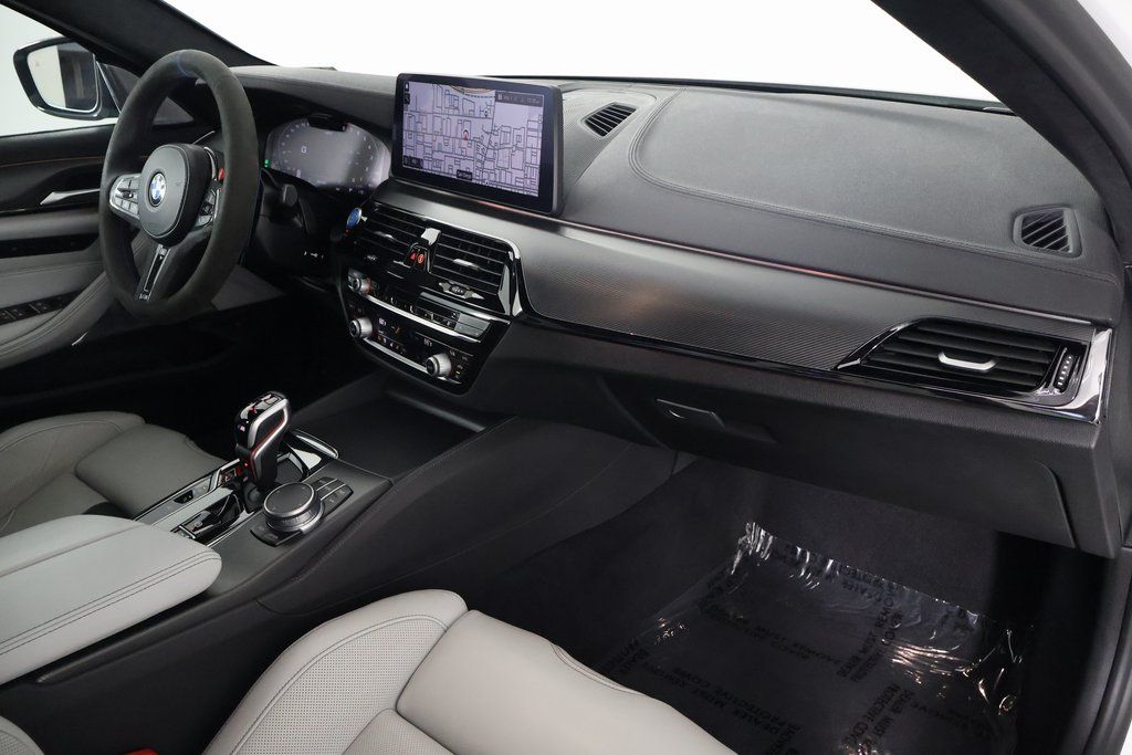 Thumbnail: 2021 BMW M5 - 9