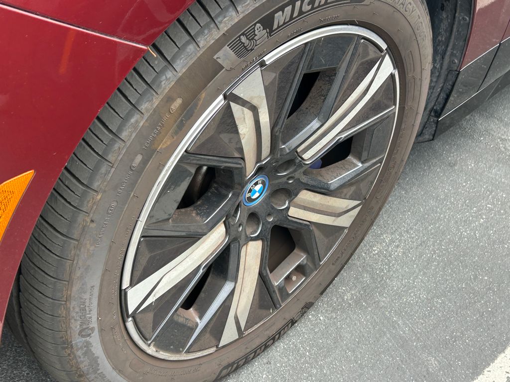 Thumbnail: 2022 BMW iX - 3