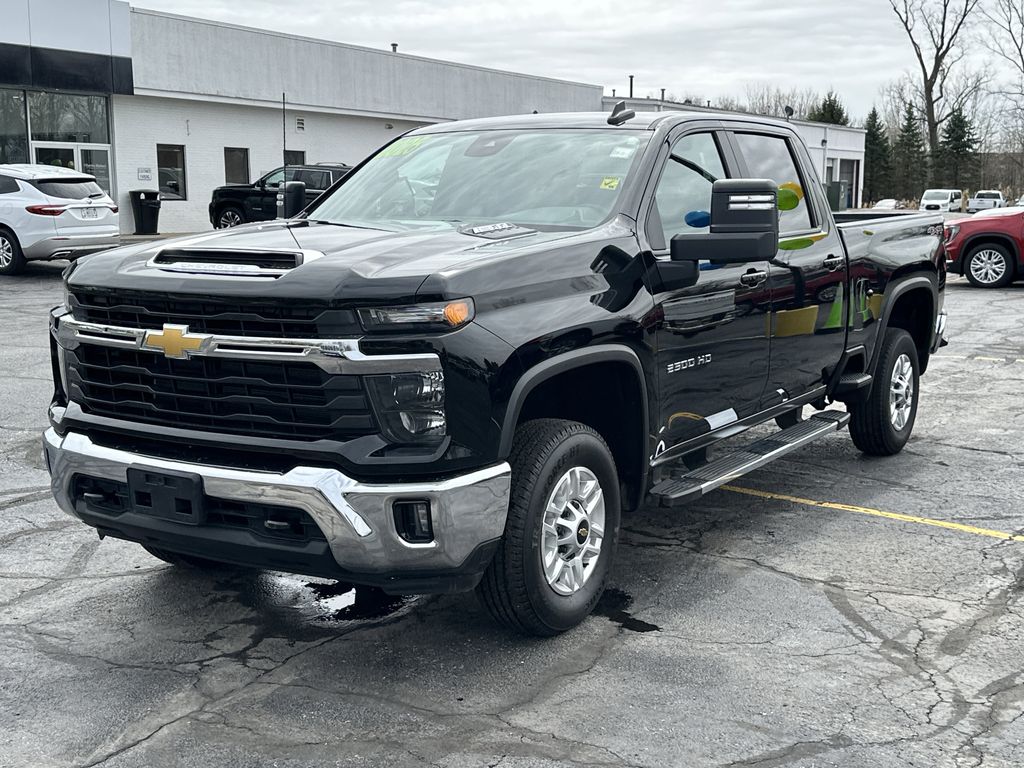 View vehicle photo 4