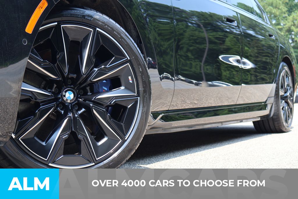 Used 2023 Black BMW xDrive60 image 2