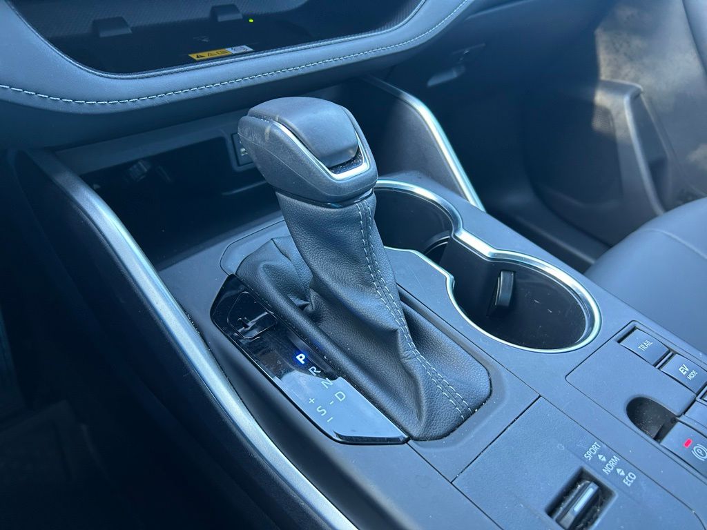 Thumbnail: 2025 Toyota Highlander - 27