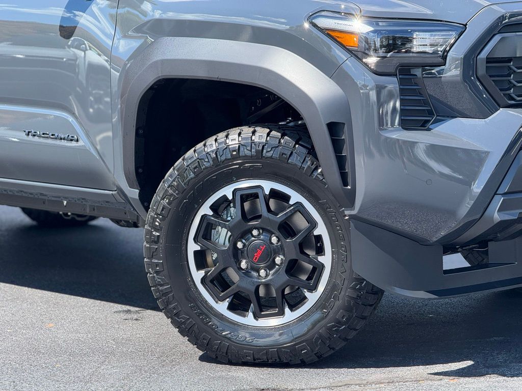 2025 Toyota Tacoma TRD Off-Road Double Cab photo 3