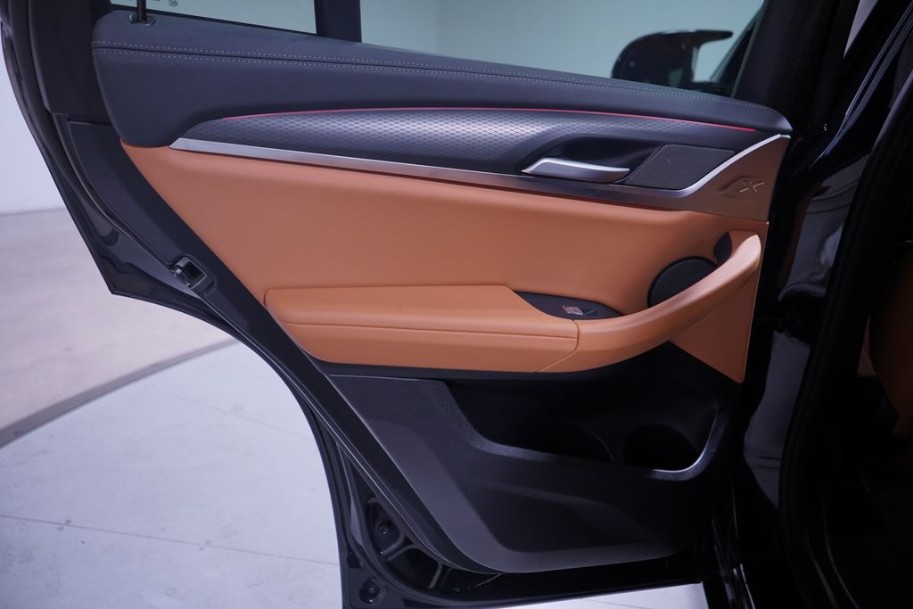 Thumbnail: 2025 BMW X4 - 15
