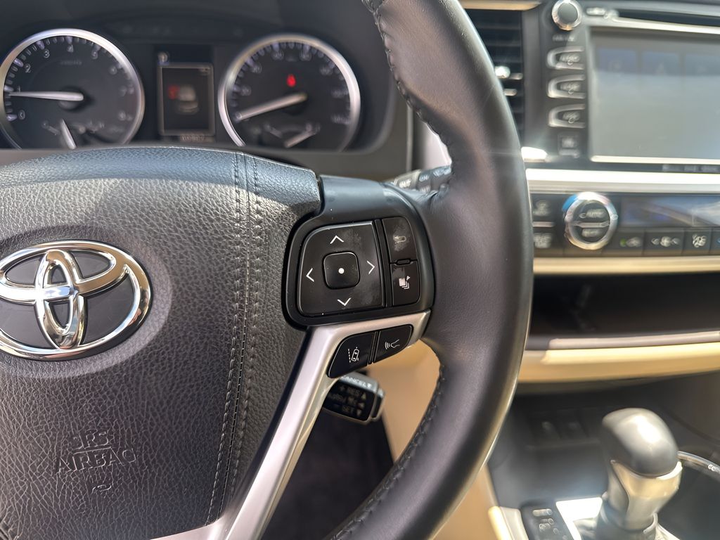 Used Car 2018 Toyota Highlander  Limited For Sale Under $30,000 In Austin, Texas