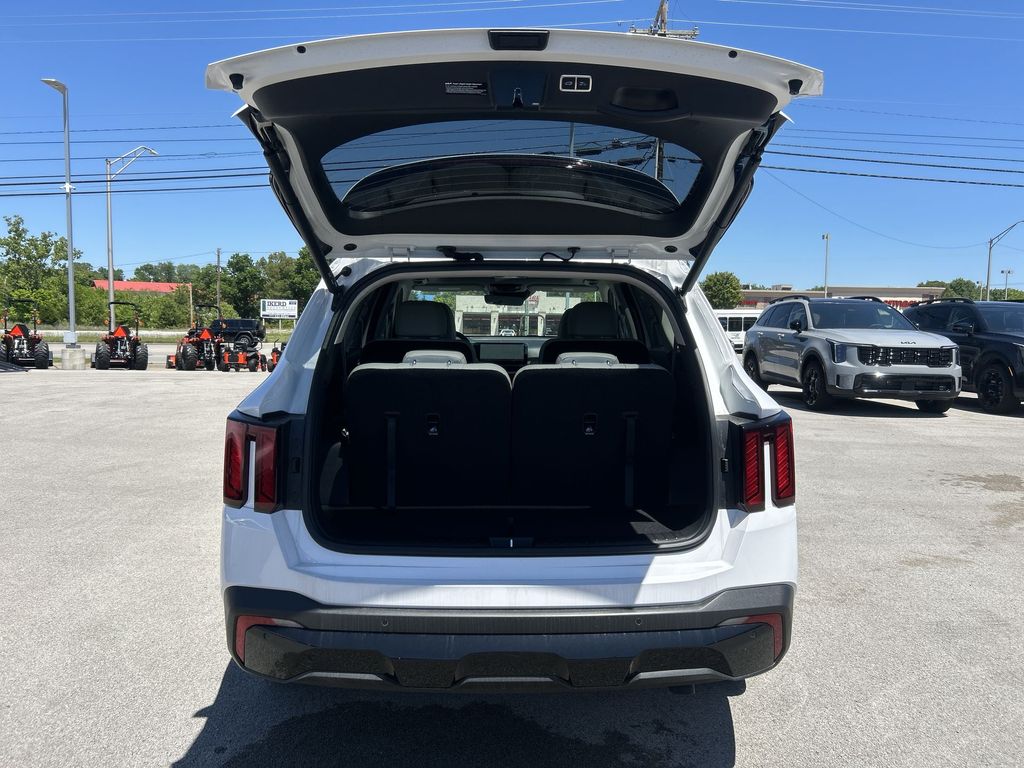 Used 2026 White Kia X-Line EX image 31