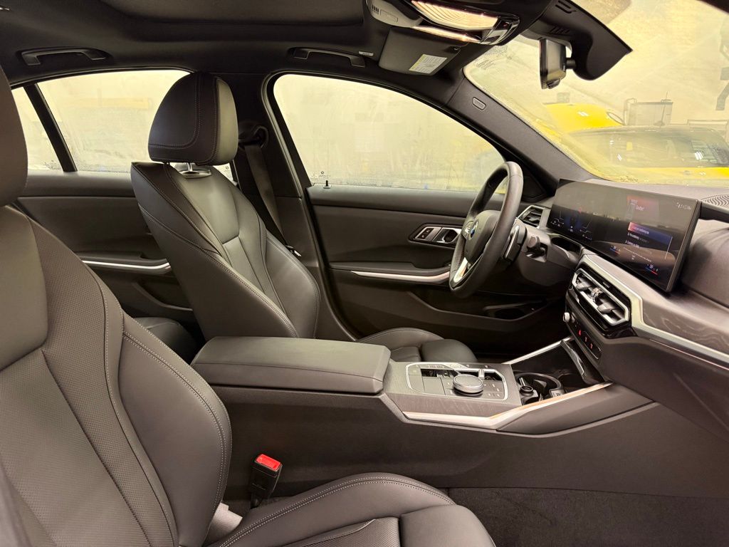 Thumbnail: 2023 BMW 3 Series - 29