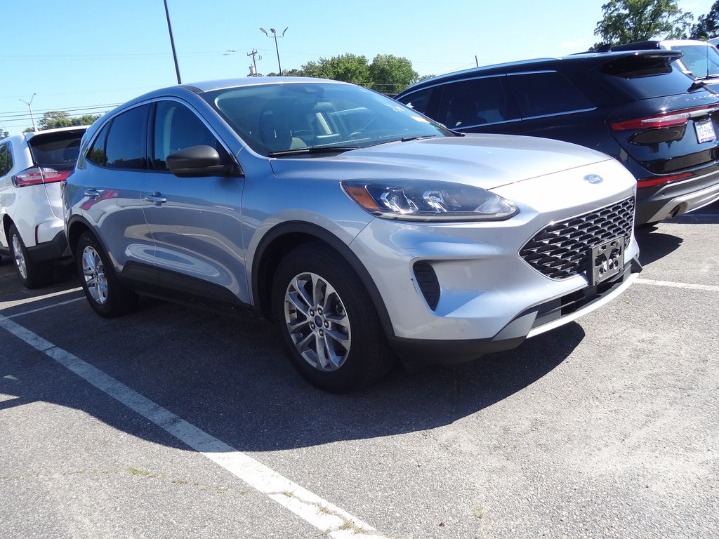 2022 Ford Escape SE FWD's photo