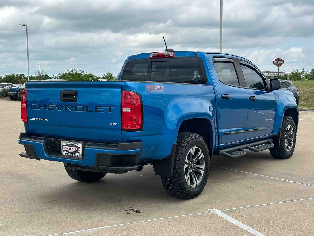 View vehicle photo 3