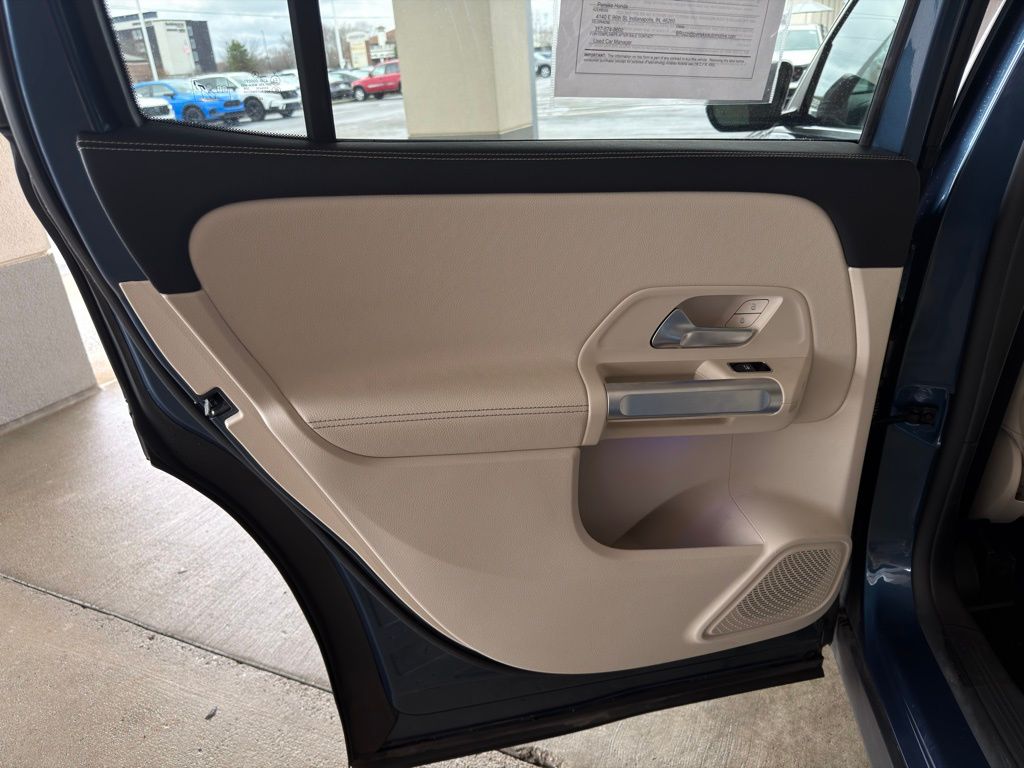 Thumbnail: 2023 Mercedes-Benz GLB - 20