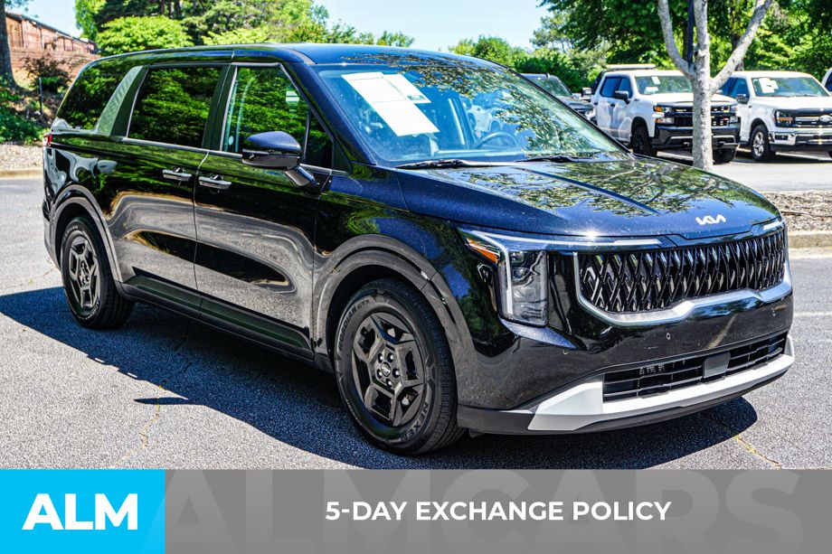 Used 2025 Black Kia LXS image 4
