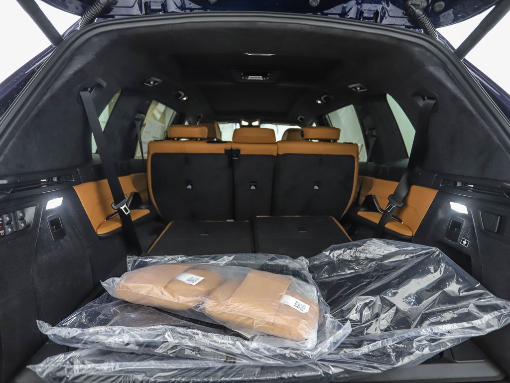 Thumbnail: 2026 BMW X7 - 28