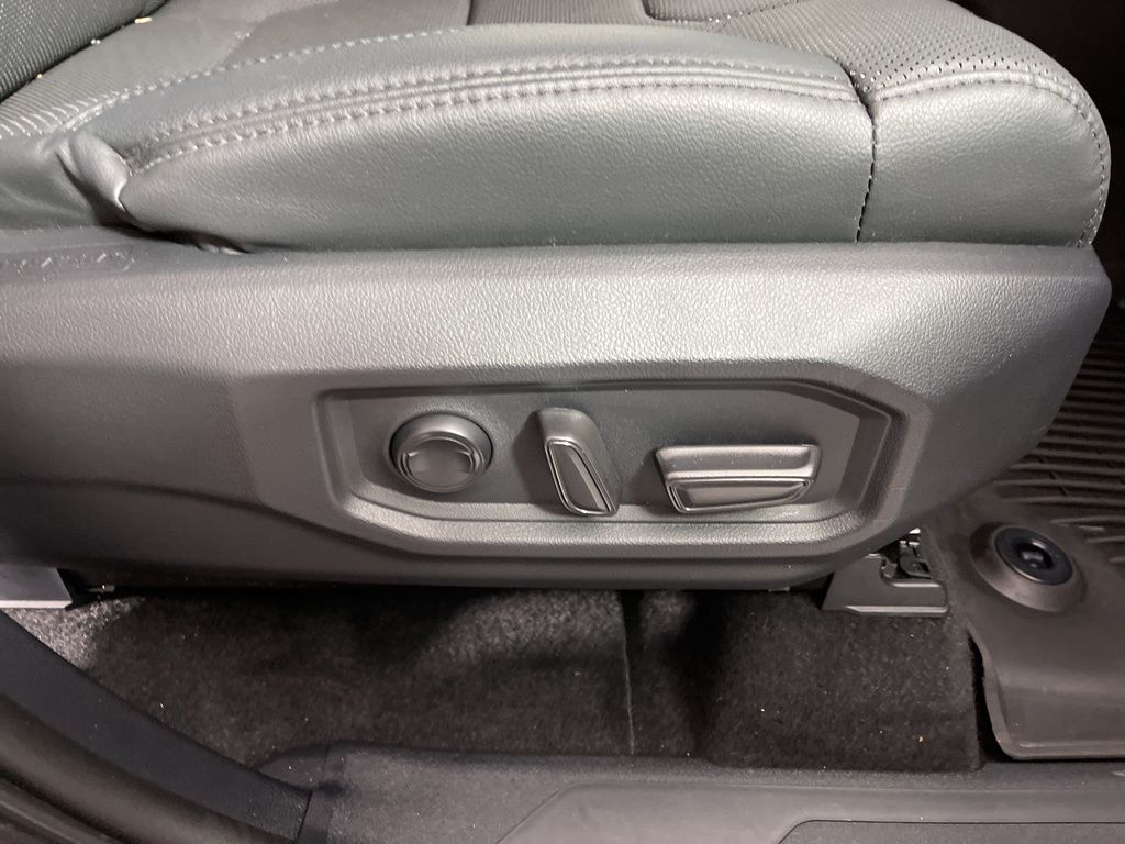 Thumbnail: 2024 Toyota Tundra - 11