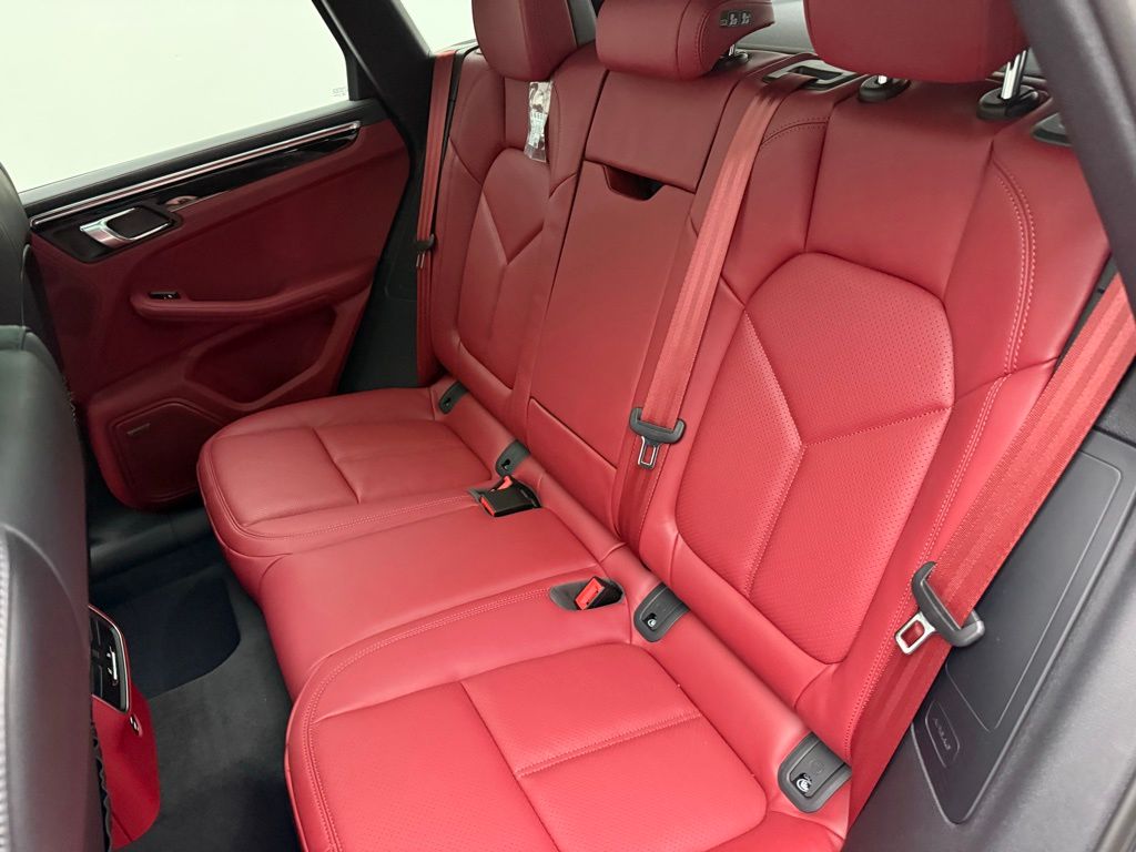 Thumbnail: 2026 Porsche Macan - 23