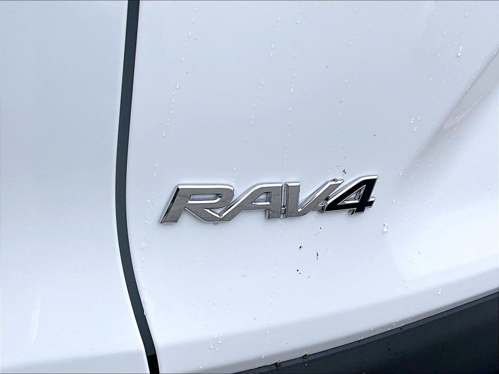 2024 Toyota RAV4 — photo 27