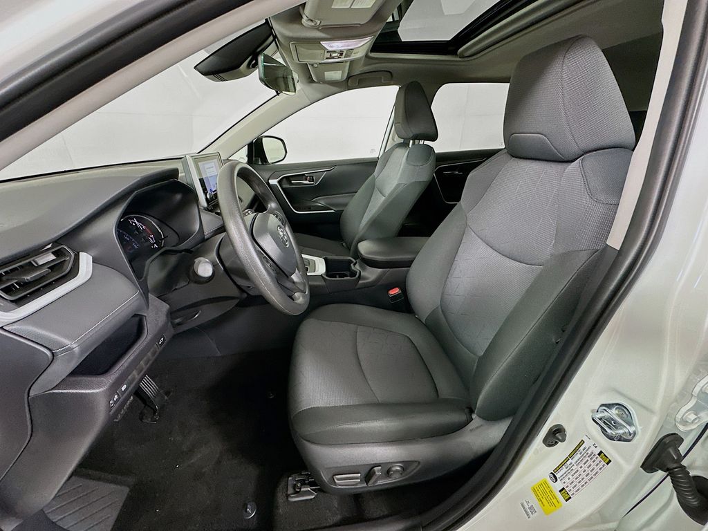 Thumbnail: 2025 Toyota RAV4 - 21