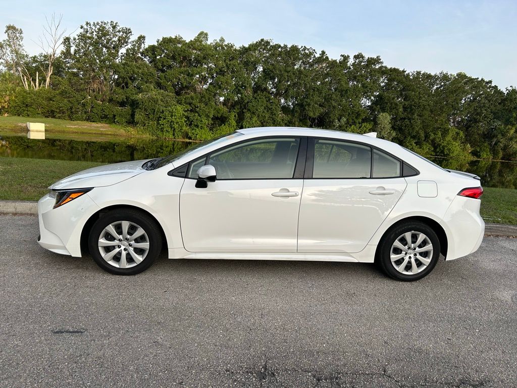 2022 Toyota Corolla LE 2