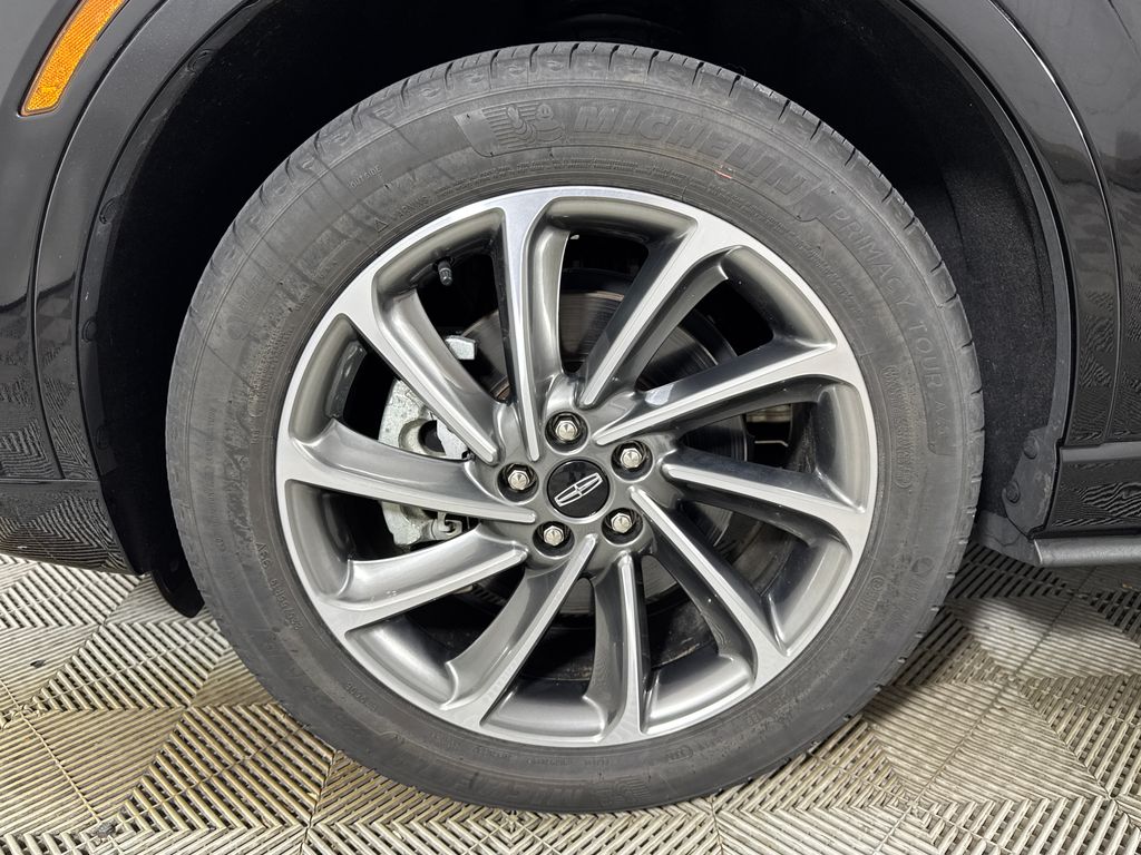 Used 2022 Black Lincoln Grand Touring image 13