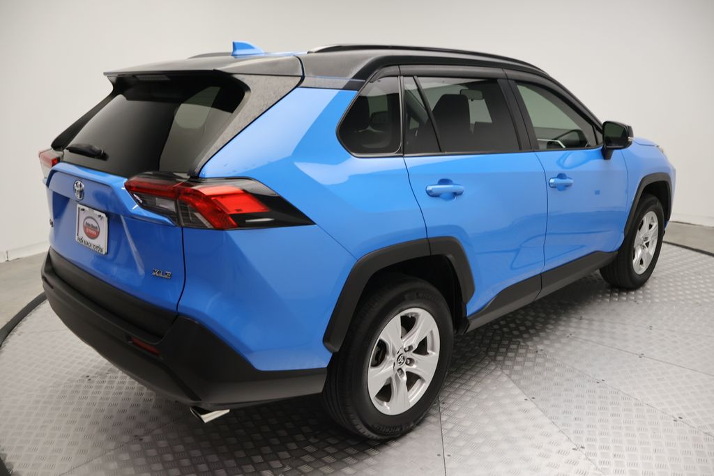Thumbnail: 2019 Toyota RAV4 - 8