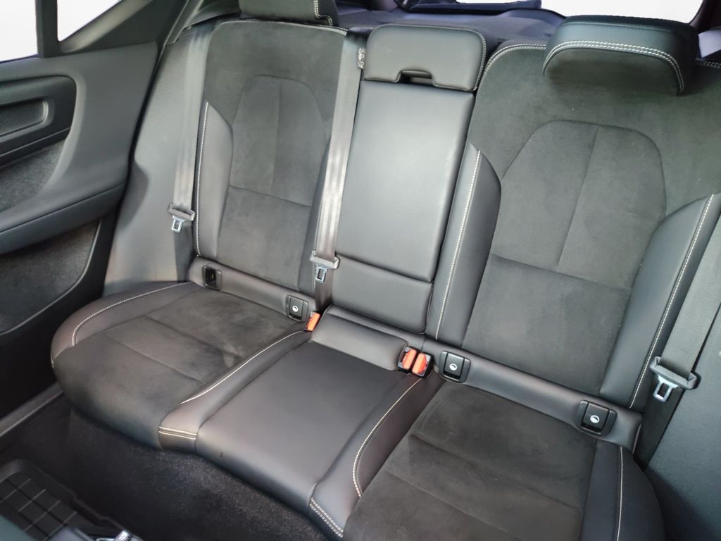 Used Car 2022 Volvo Xc40  R-design For Sale Under $30,000 In Austin, Texas