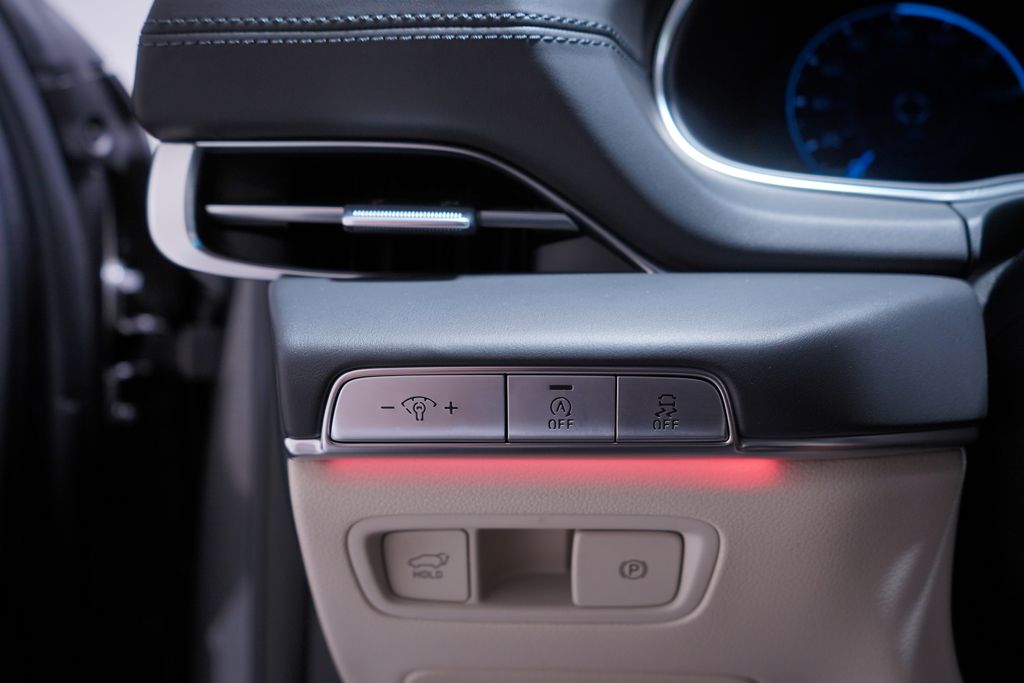 Thumbnail: 2023 Genesis GV80 - 19