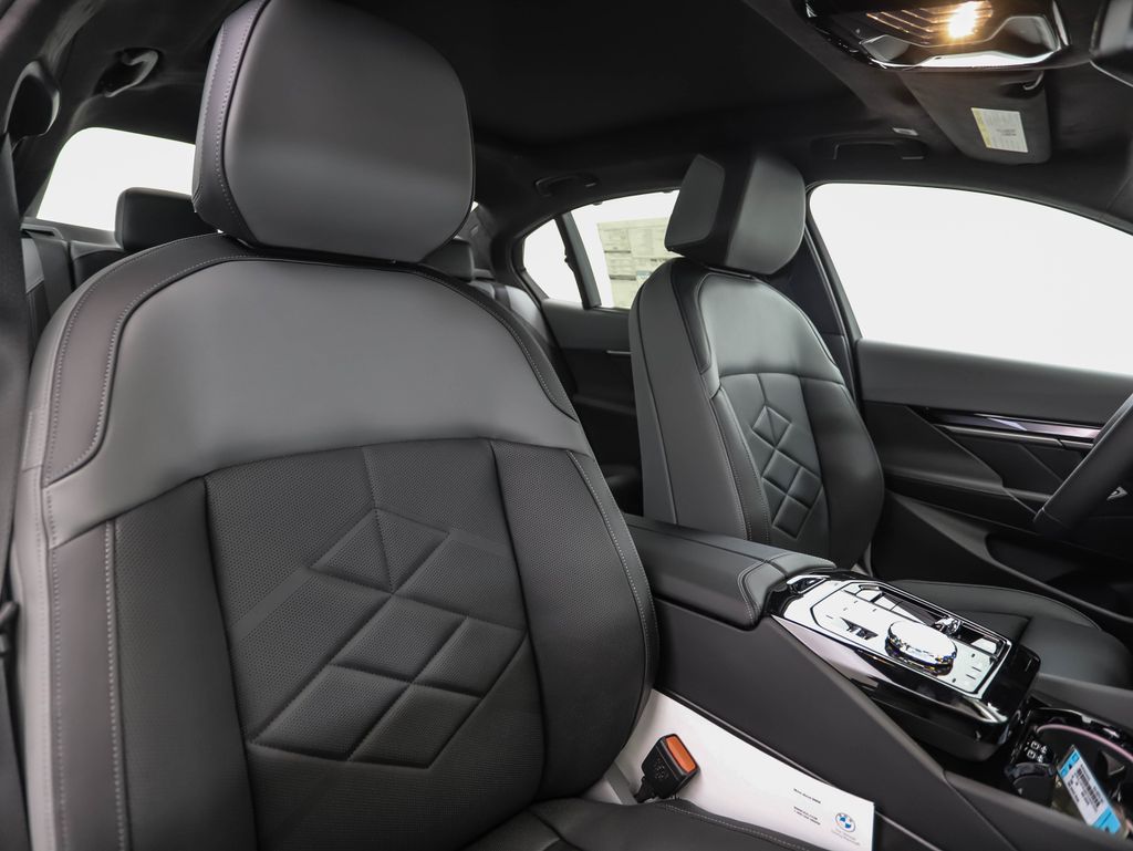 Thumbnail: 2026 BMW 5 Series - 32