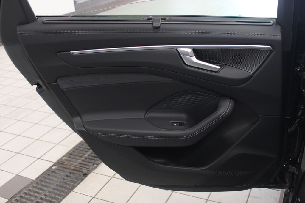 Thumbnail: 2026 Audi A6 - 32