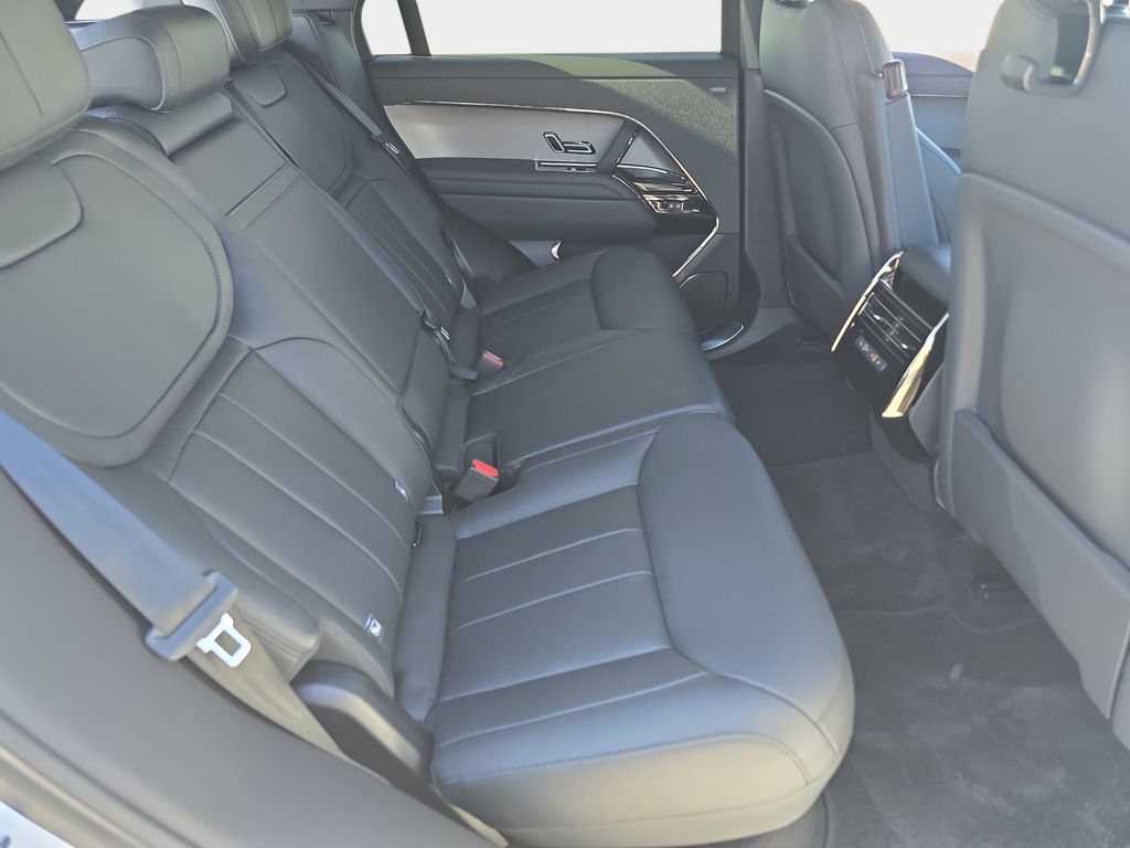 New 2026 White Land Rover Dynamic SE image 11