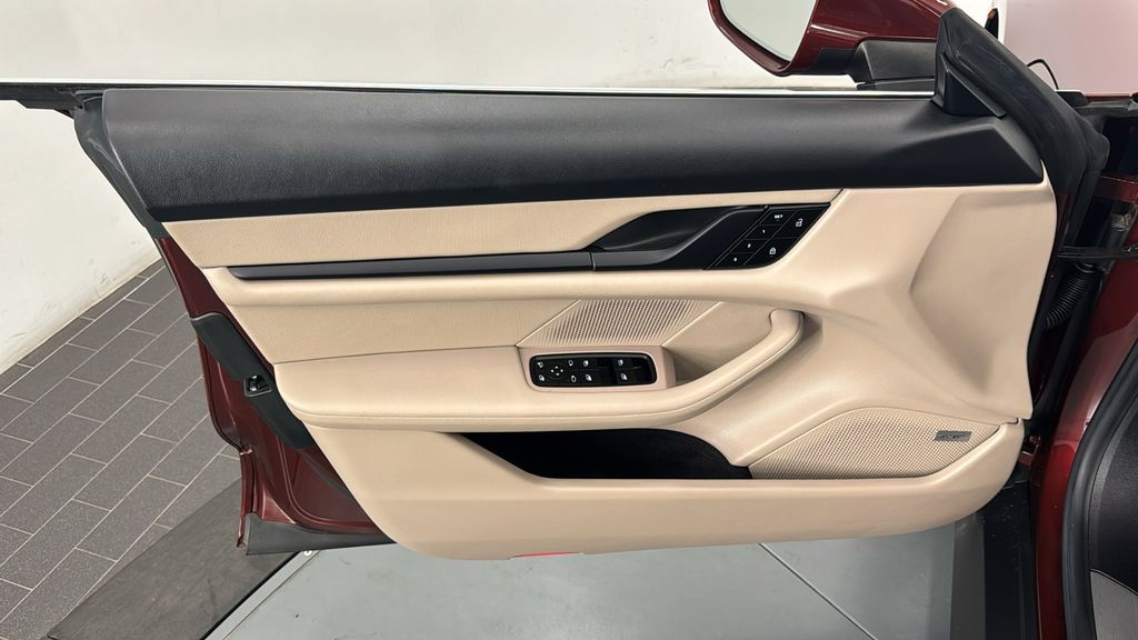 Thumbnail: 2022 Porsche Taycan - 31