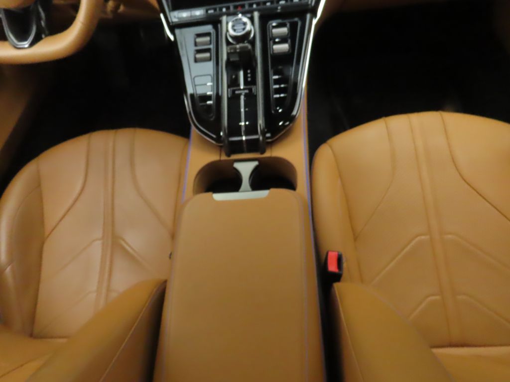 Thumbnail: 2025 Aston Martin Vantage - 17