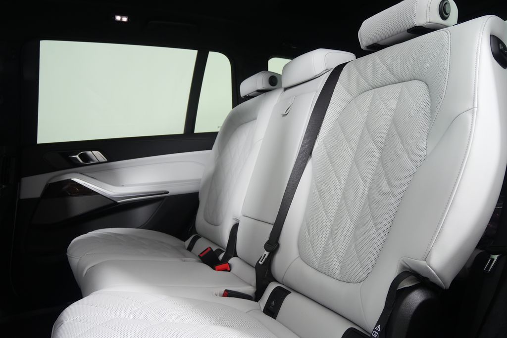 Thumbnail: 2026 BMW X7 - 17