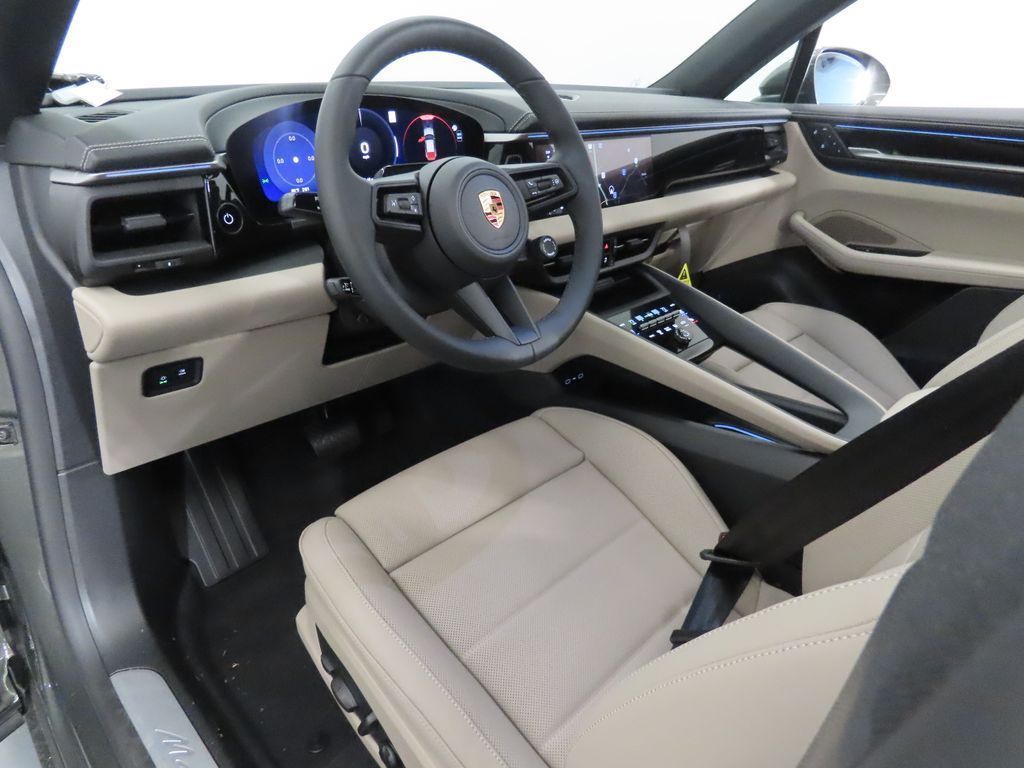 Thumbnail: 2026 Porsche Macan - 4