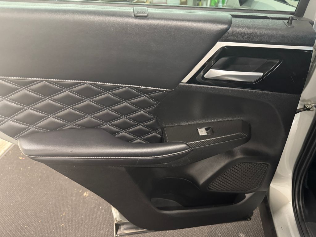 2023 Mitsubishi Outlander SEL