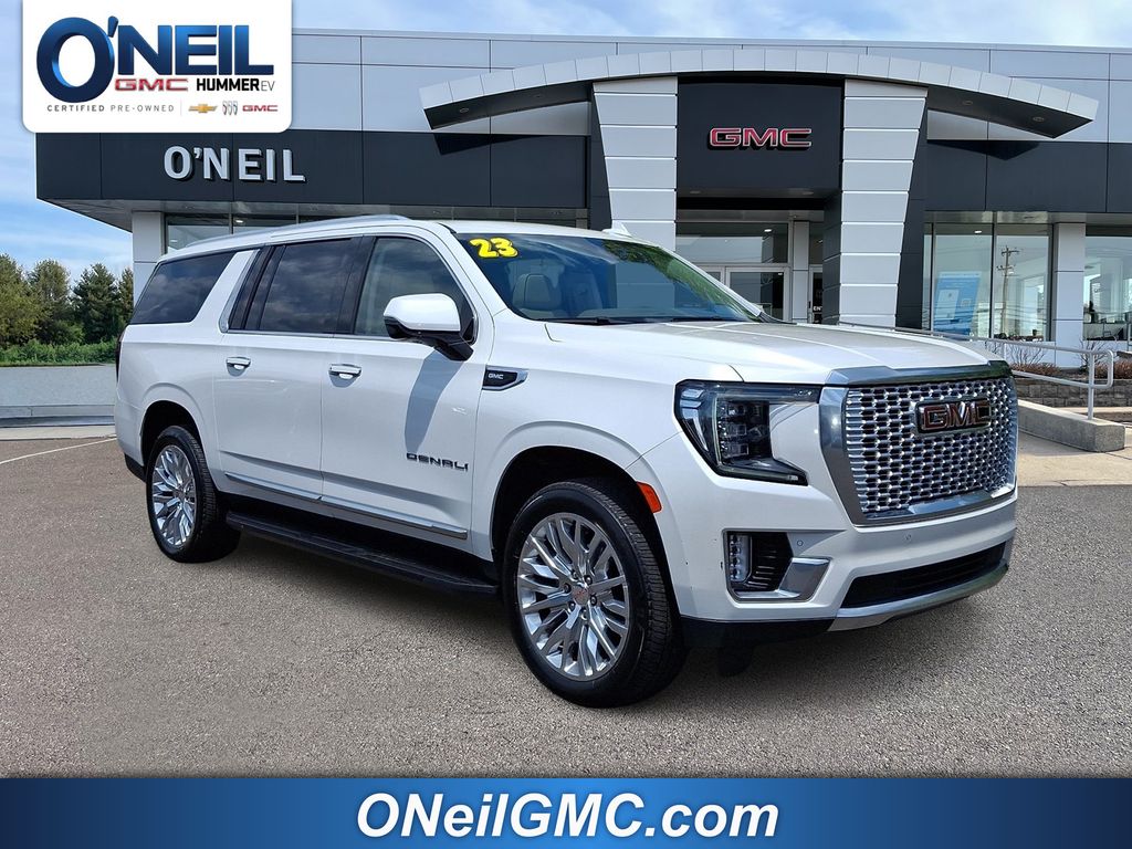 White Frost Tricoat 2023 GMC Yukon XL SUV / Crossover Four-Wheel Drive