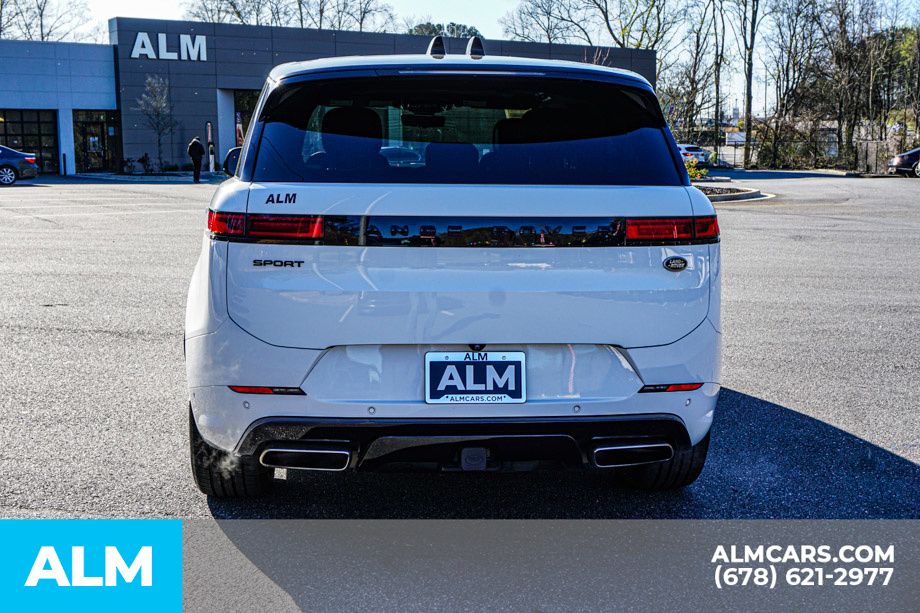 Used 2023 White Land Rover SE Dynamic image 10
