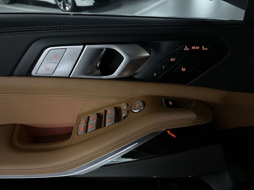 Thumbnail: 2026 BMW X7 - 13