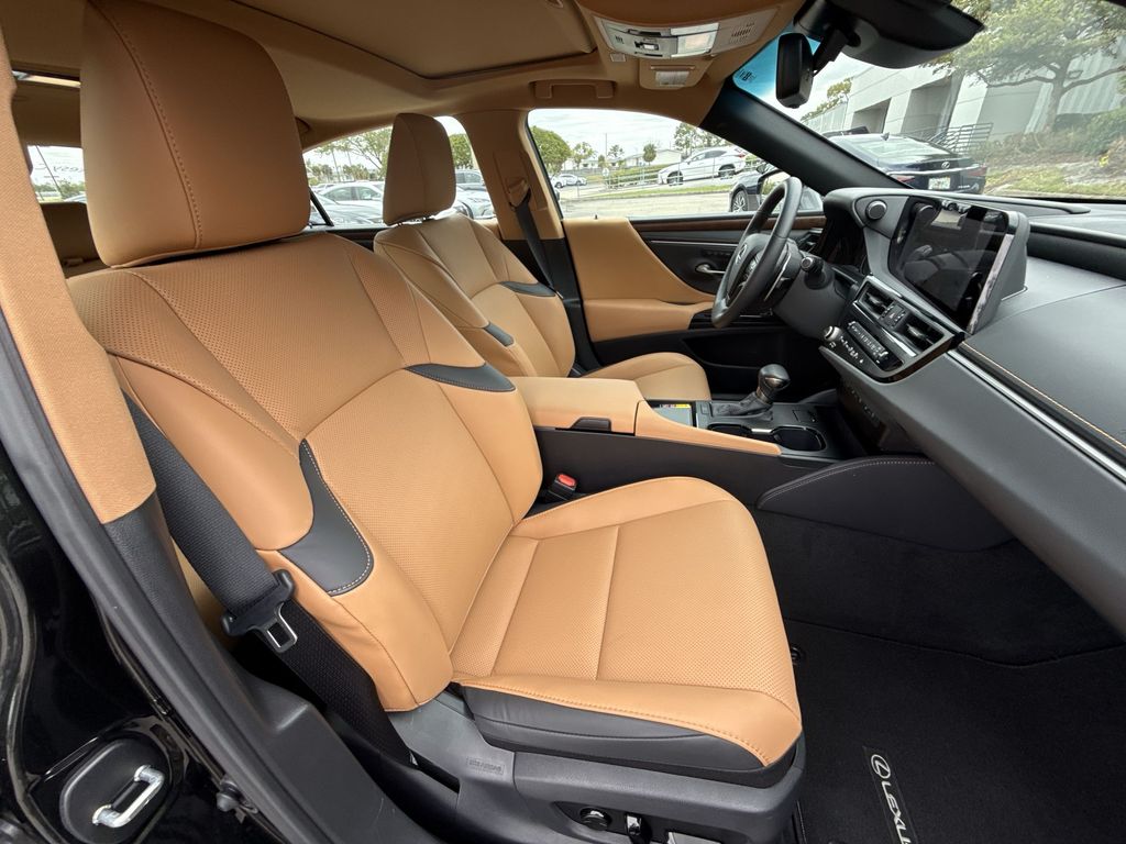 Thumbnail: 2025 Lexus ES - 16