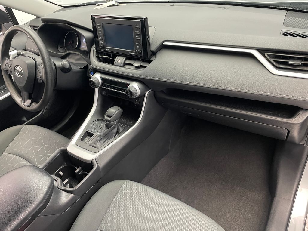2022 Toyota RAV4 XLE 16